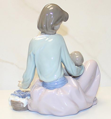 Figurină Lladro: 5845 Îmbrăcarea copilului